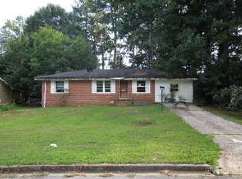 1st image of 379 Patricia Ave SW