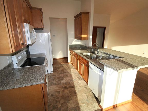 5th image of 424 S Washington St #B