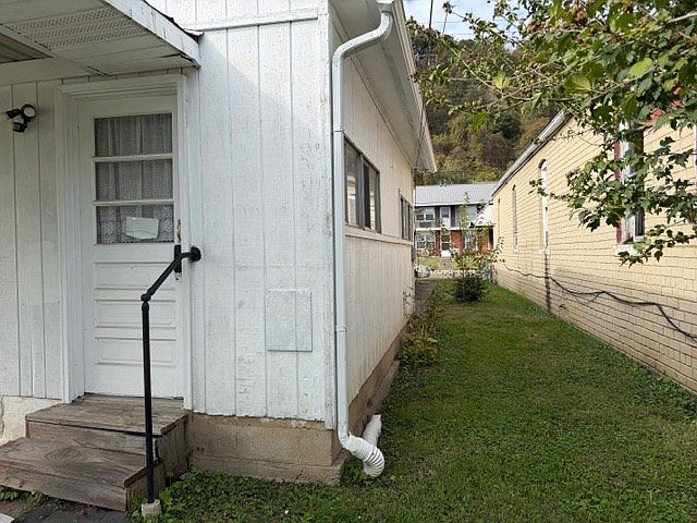 2nd image of 3716 Rhodes Ave