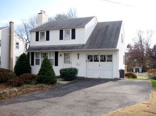 32 E Monument Ave, Hatboro, PA 19040