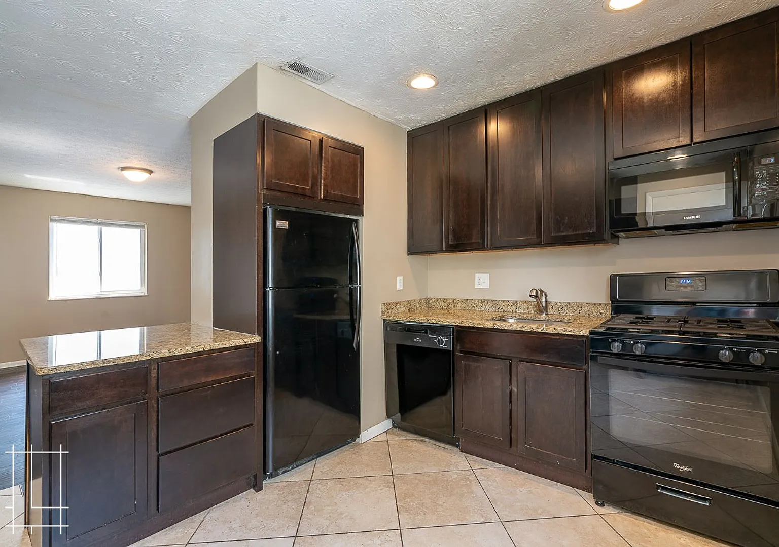 79 W. Starr Ave — Photo 1