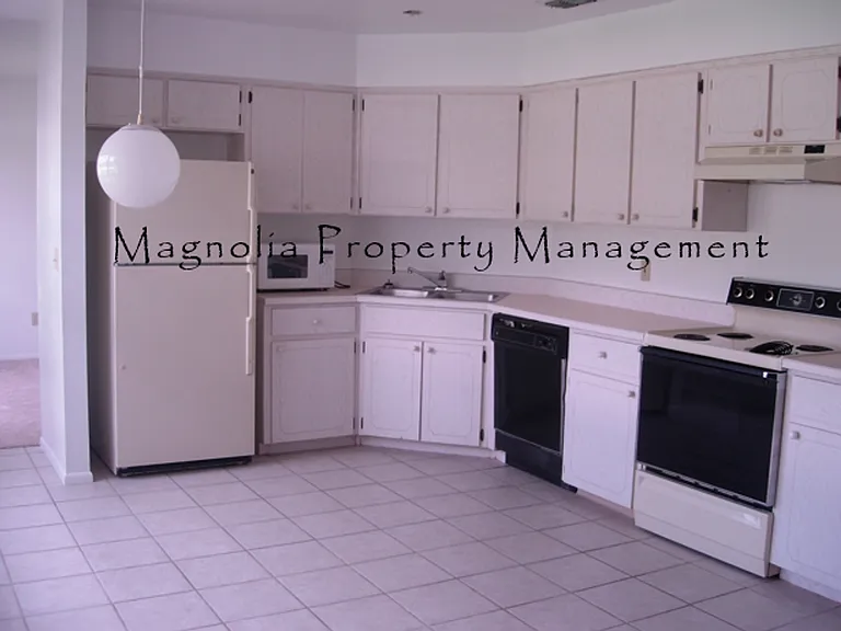 7729 Indian Ridge Trl N — Photo 14
