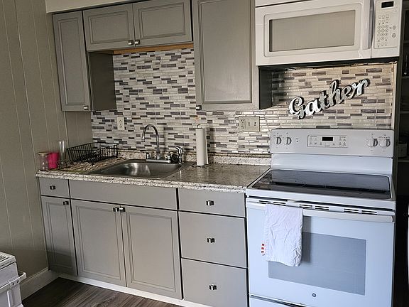 5th image of 804 E Main St APT 3