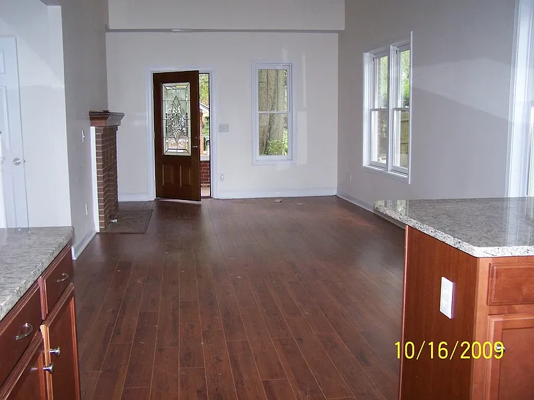 497 Kendrick Ave SE — Photo 2
