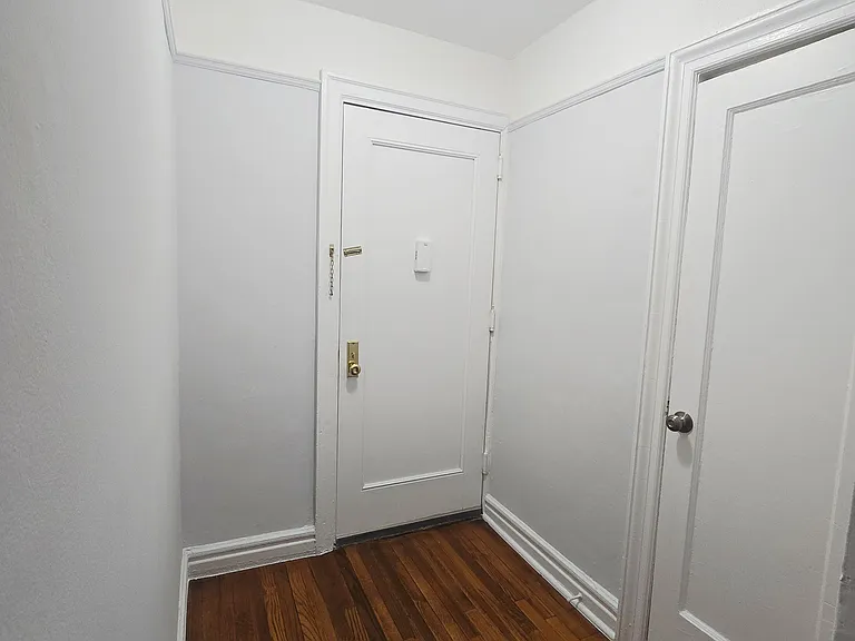 McLean Ave — Photo 11