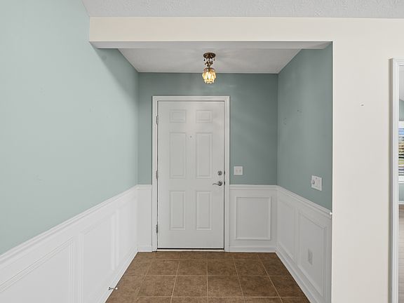 5th image of 1067 Distinctive Way