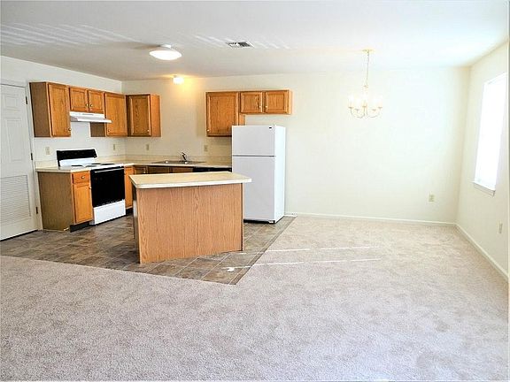 Dining Area & Kitchen