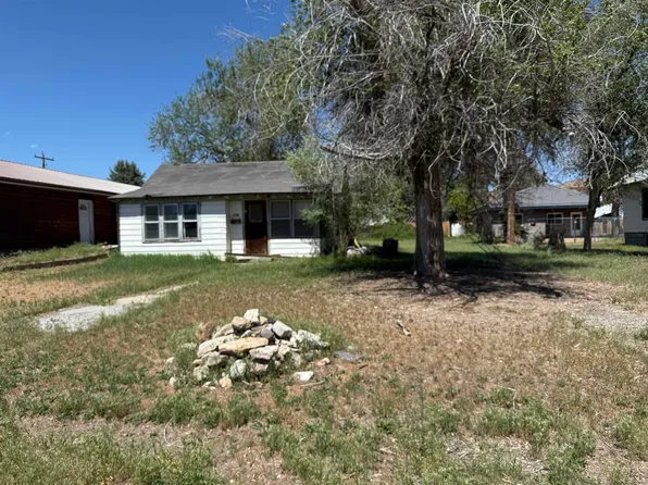 628 Big Horn St, Thermopolis, WY 82443