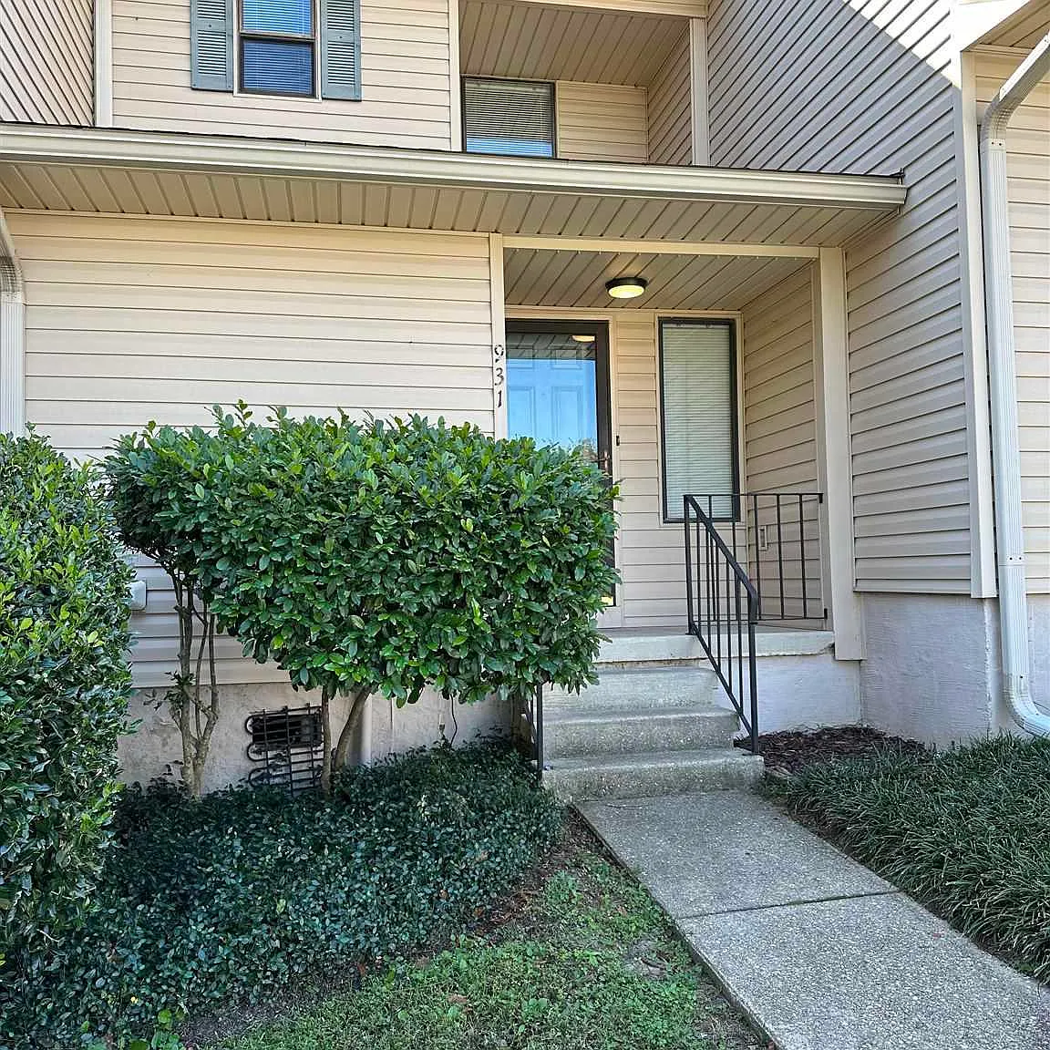 2 bed, 1.5 bath, 1032 sqft, $1,250 — Photo 2