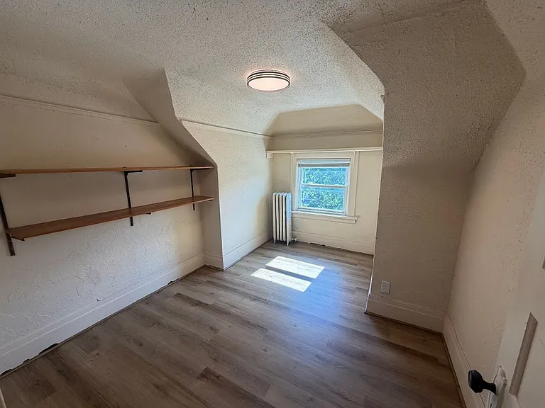 611 Kellogg Ave — Photo 21
