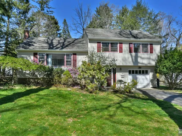 21 E Cedar Pl, Ramsey, NJ 07446