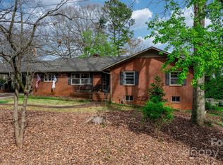 1523 Brentwood Dr, Newton, NC 28658