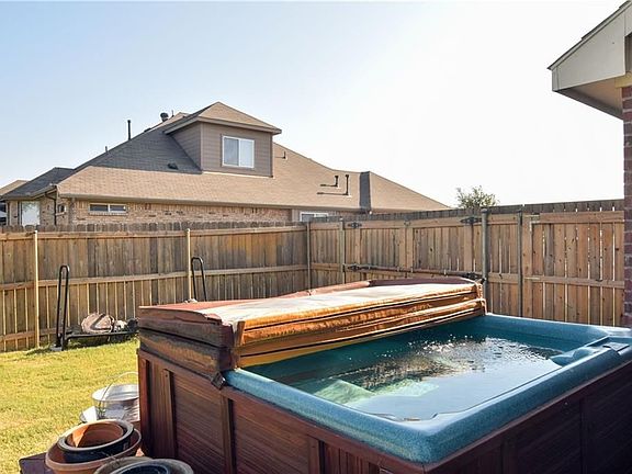 4th image of 1516 Stanford Ln