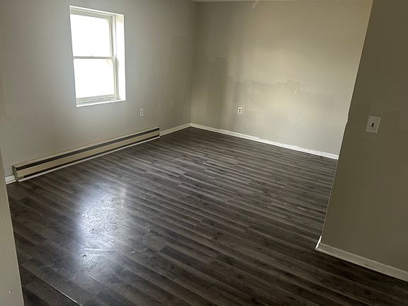 3rd image of 1009 E Main St #1/2