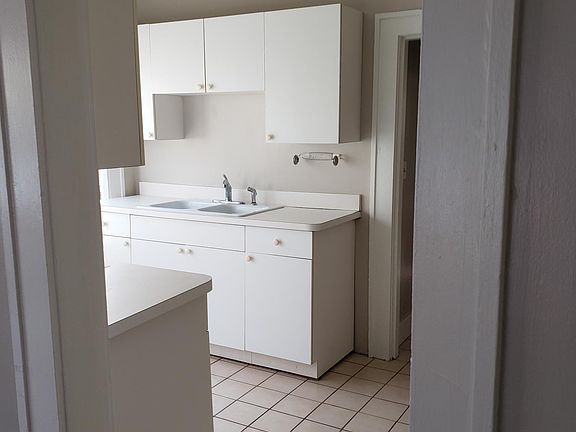 5th image of 2902 N Massachusetts Ave #1
