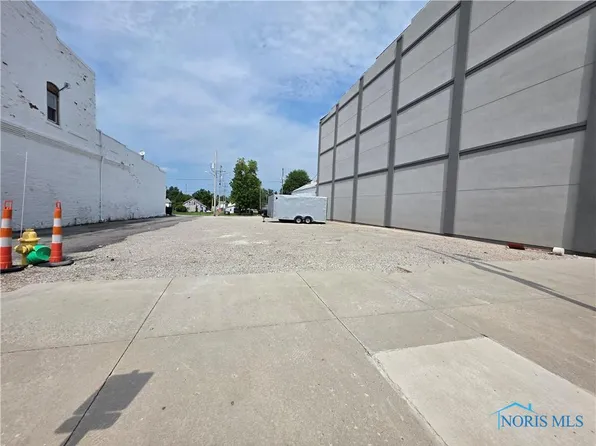 125 E Main St, Leipsic, OH 45856