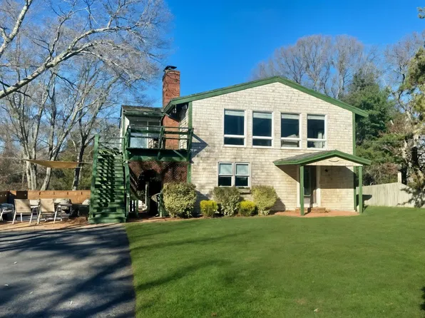 101 Tradewinds Rd, Oak Bluffs, MA 02557