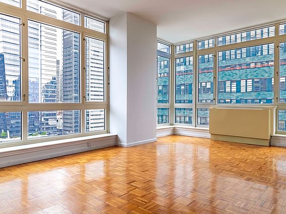 3rd image of 350 W 43rd St APT 18A