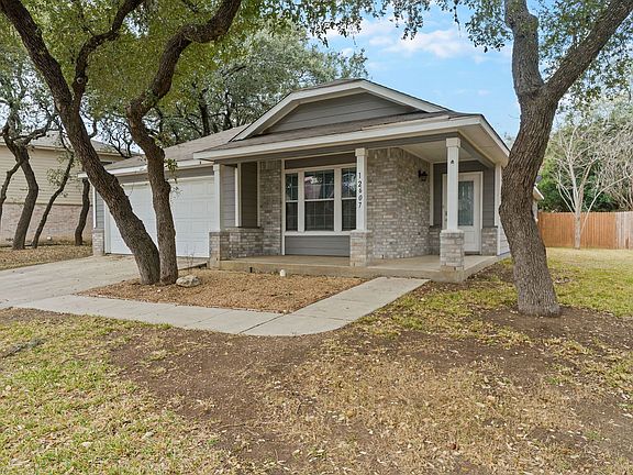 3rd image of 12607 Carriage Blvd