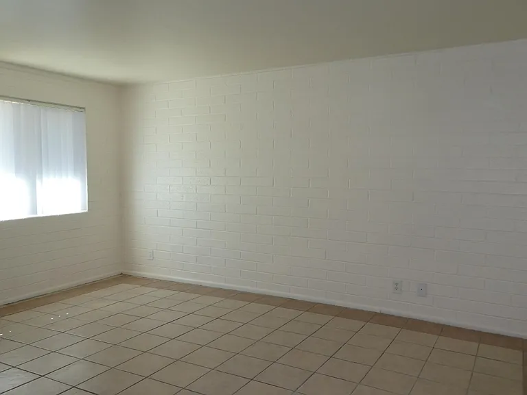 1200 E Spence Ave #6 — Photo 2