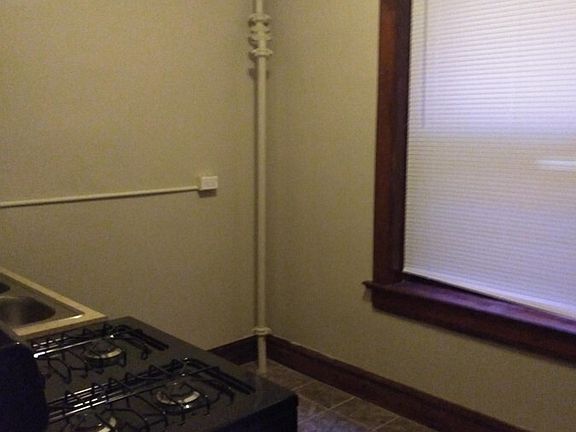 3rd image of 602-604-606-608 W 3rd St #1C