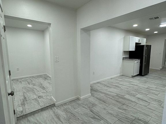 2nd image of 1017 E West Circle Dr #2