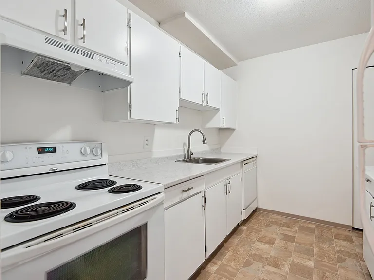 215 10th St #203 — Photo 7