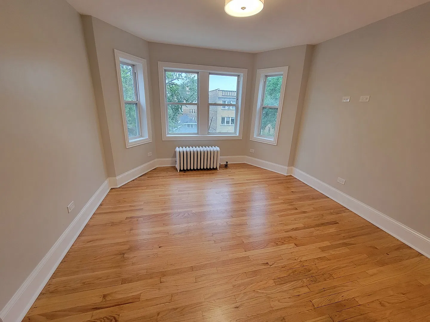 6432 N Richmond St — Photo 2