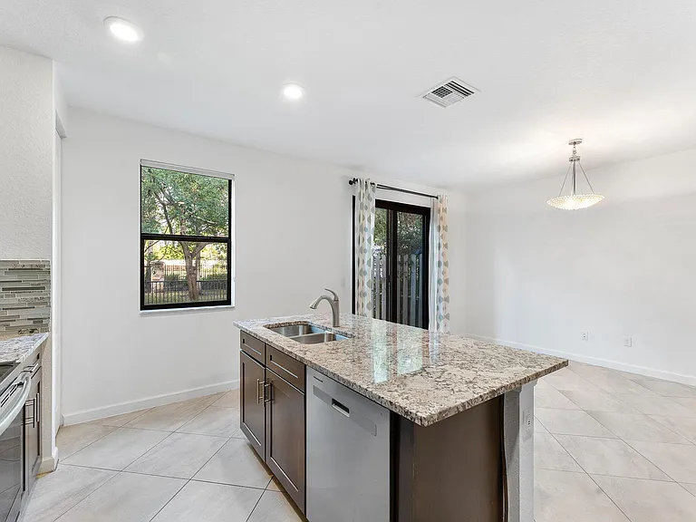 12756 Anthorne Ln — Photo 14