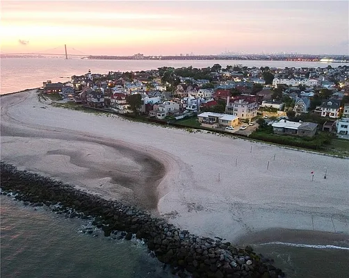 Sold by Remax Edge | media 23