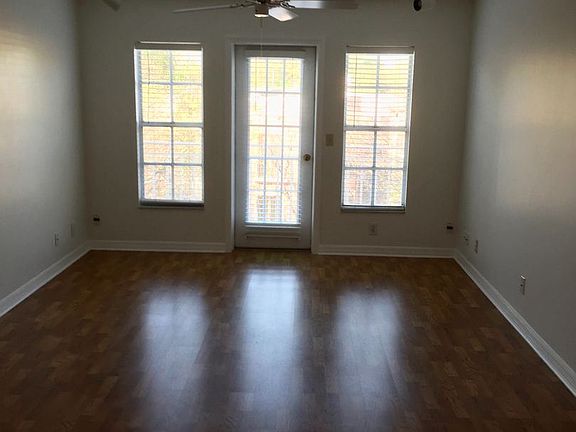 5th image of 2314 S Clewis Ct Unit 304