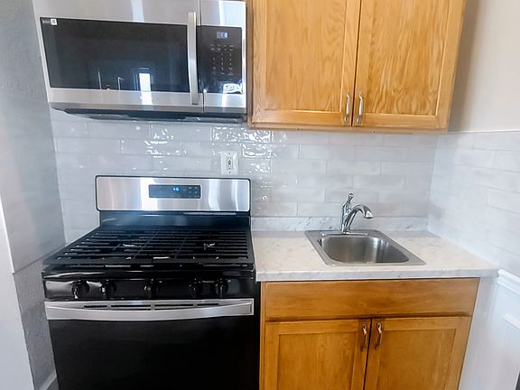 3rd image of 110 Franklin St