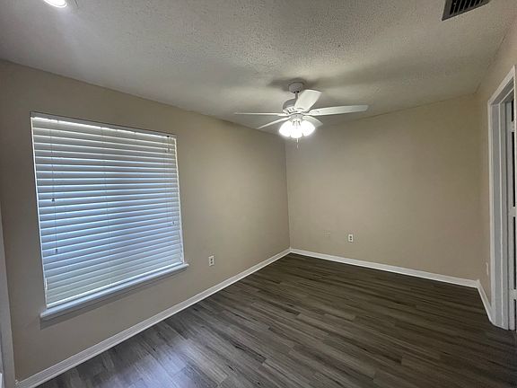 4th image of 1005 Westside Dr