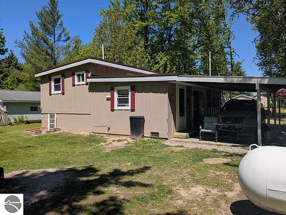 4th image of 8221 Avalon Dr