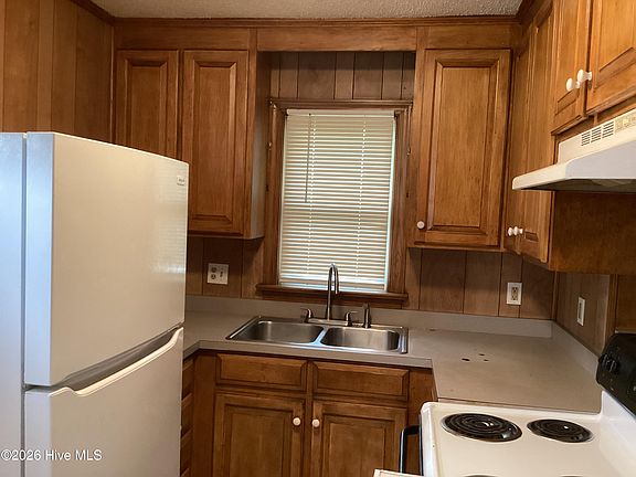 2nd image of 1011 E Raleigh Boulevard