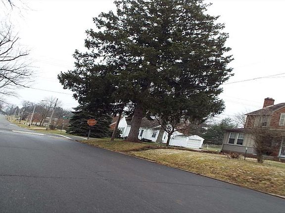 3rd image of 741 Highland Ave