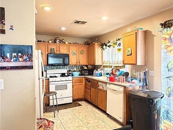 2nd image of 5905 Clover Canyon Ln