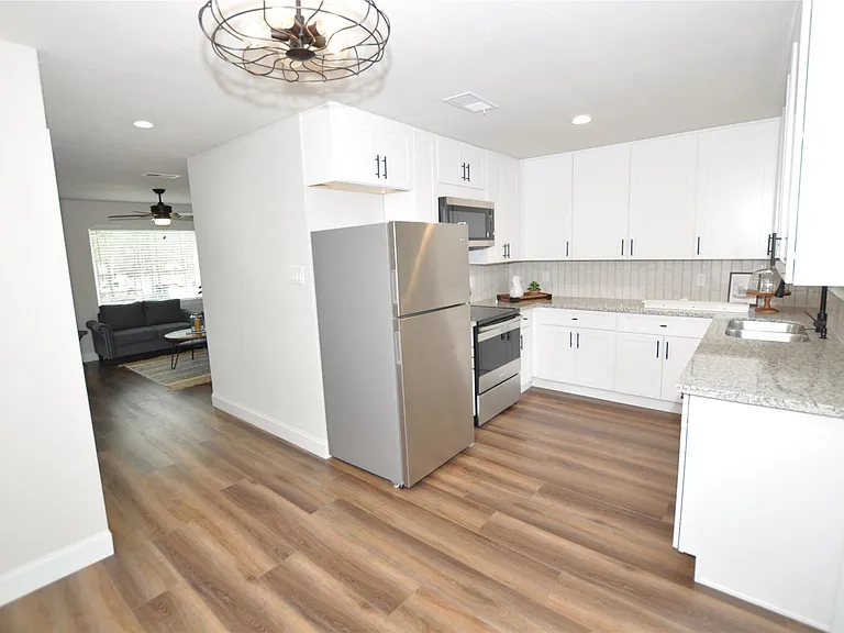 2655 Fountain View St #3 — Photo 7