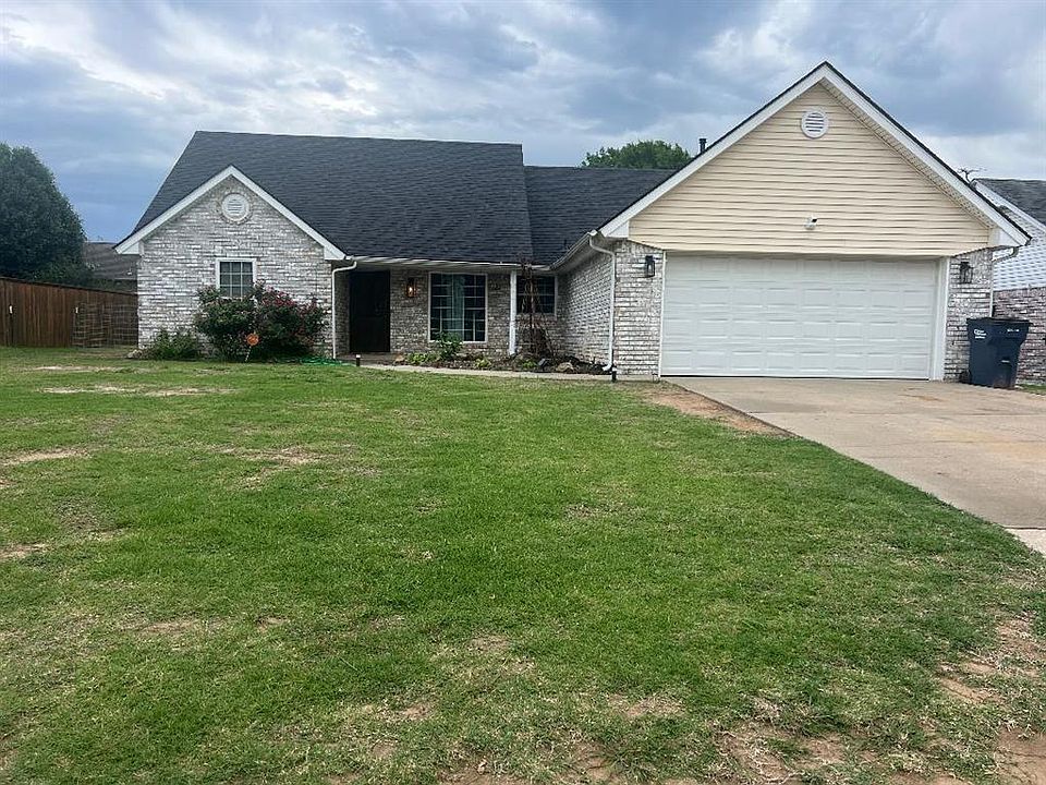 1st image of 2912 Eastgate Dr