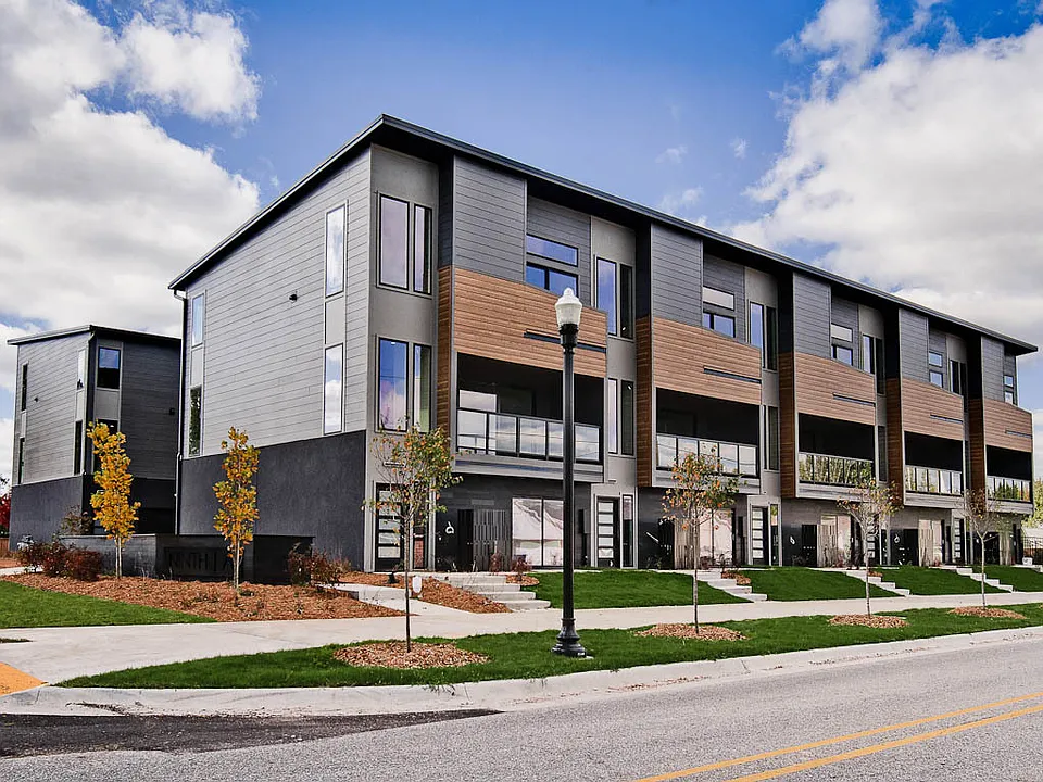 208 NW 9th St #1