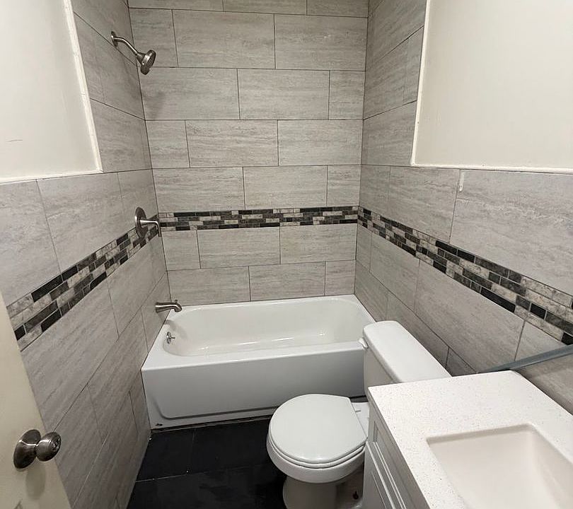 2nd image of 942 Washington St