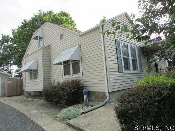 4th image of 518 W Tremont St