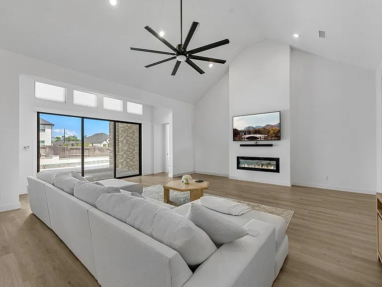 1402 Sunrise View Ln — Photo 11