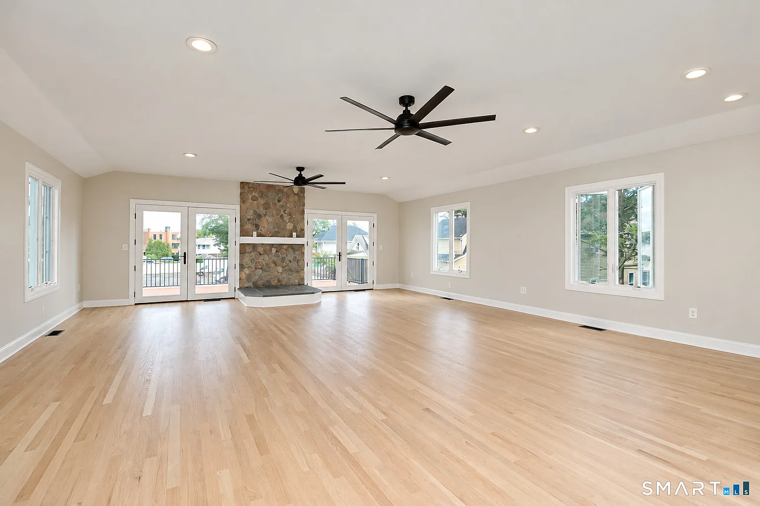 3 bed, 2.0 bath, 2600 sqft, $4,499 — Photo 1