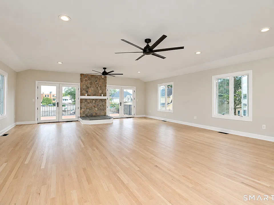 12 Center St