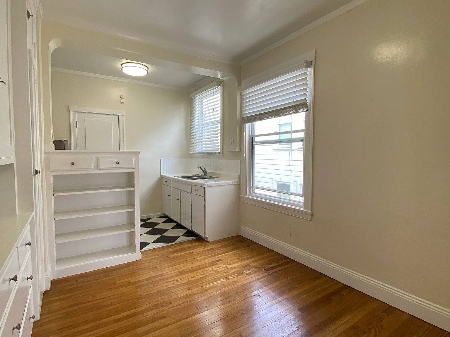 Studio, $3,500 — Photo 2