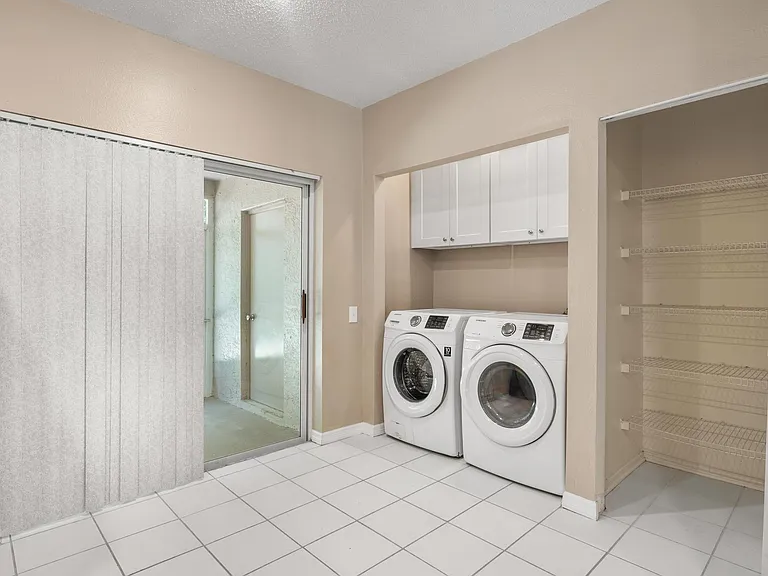 8611 Hunters Key Cir #8611 — Photo 7