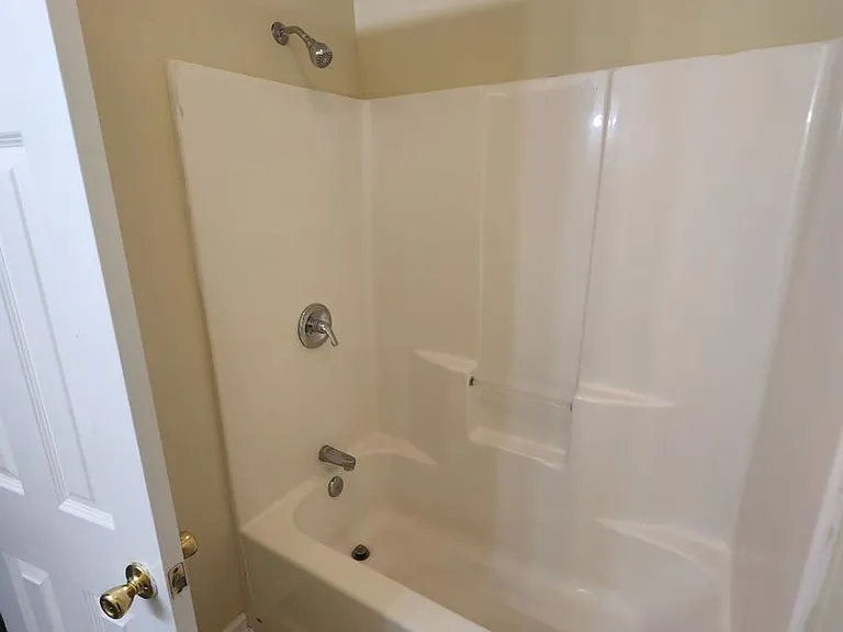 118 Sutton Dr — Photo 10