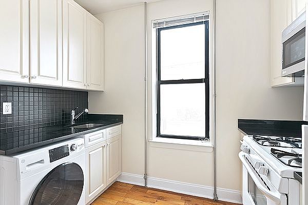 1st image of 2246 31st St APT 4B