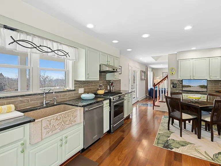 241 Old Montauk Hwy — Photo 3